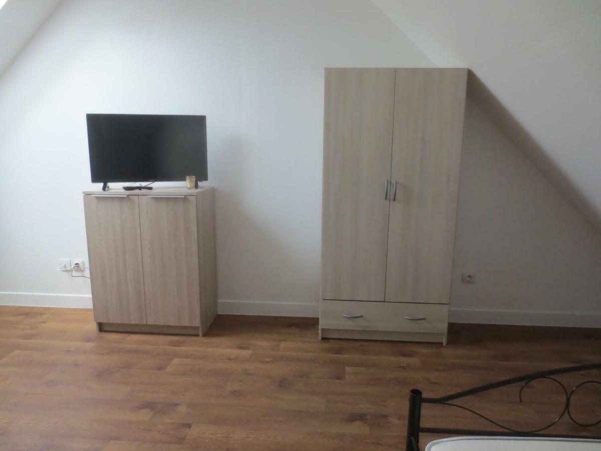 Appartements Et Studios Meubles Au Centre Ville D'Ouzouer Sur Loire 외부 사진