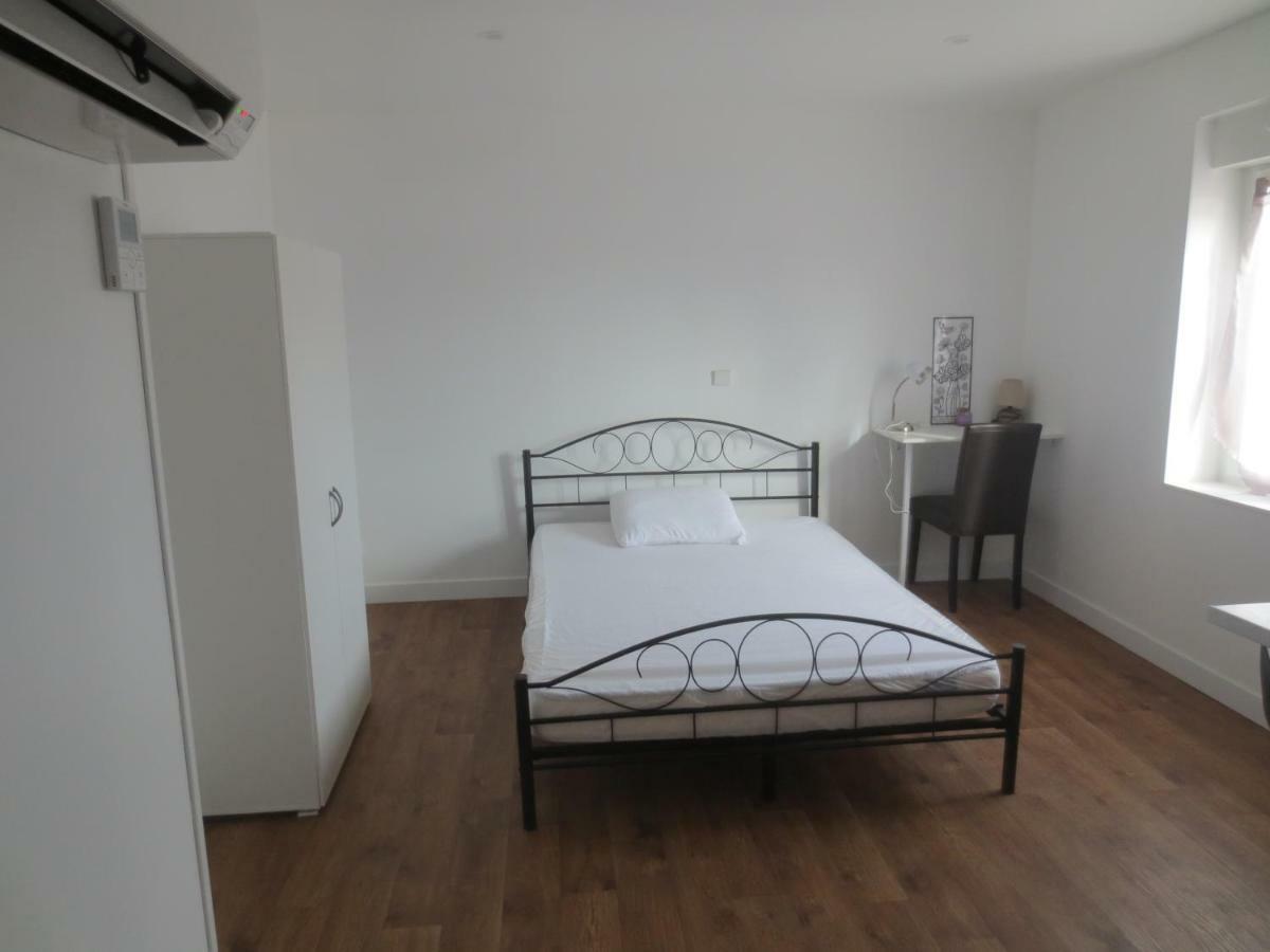 Appartements Et Studios Meubles Au Centre Ville D'Ouzouer Sur Loire 외부 사진