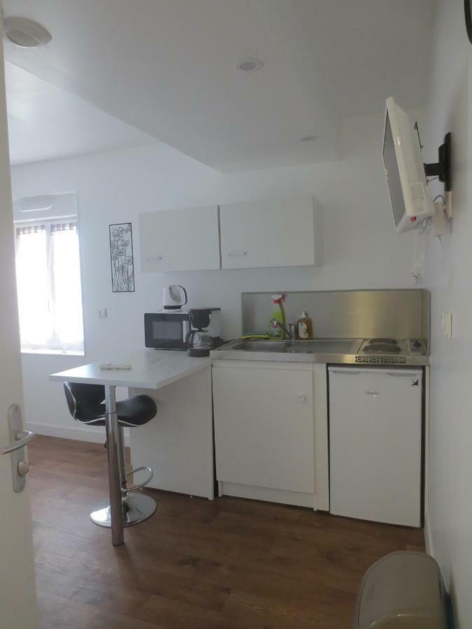 Appartements Et Studios Meubles Au Centre Ville D'Ouzouer Sur Loire 외부 사진