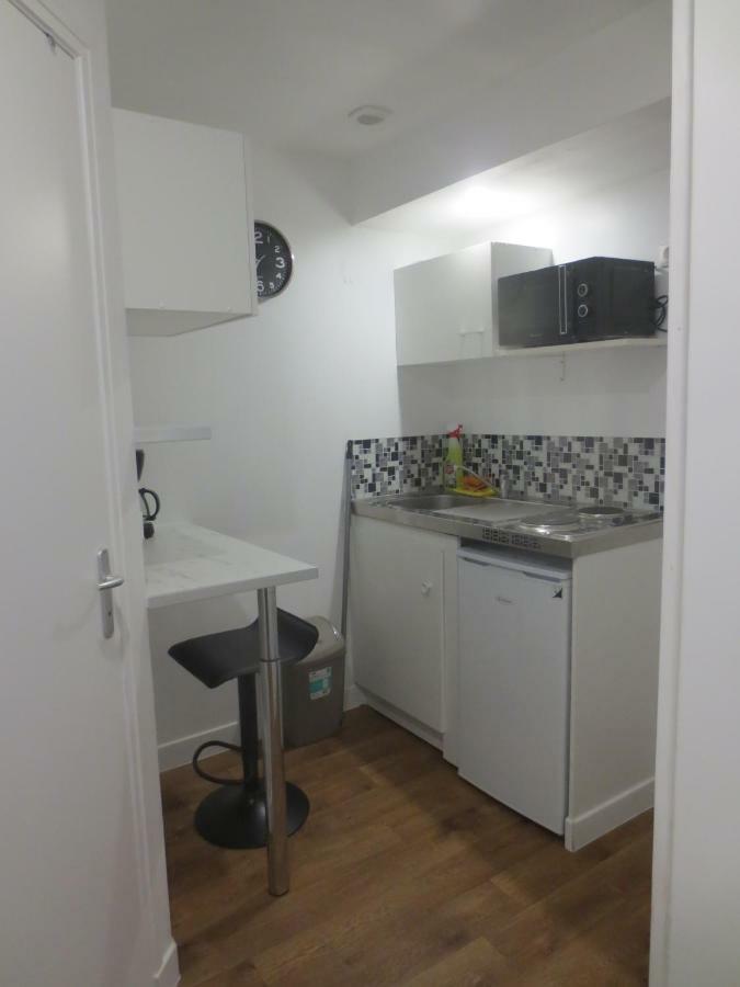 Appartements Et Studios Meubles Au Centre Ville D'Ouzouer Sur Loire 외부 사진