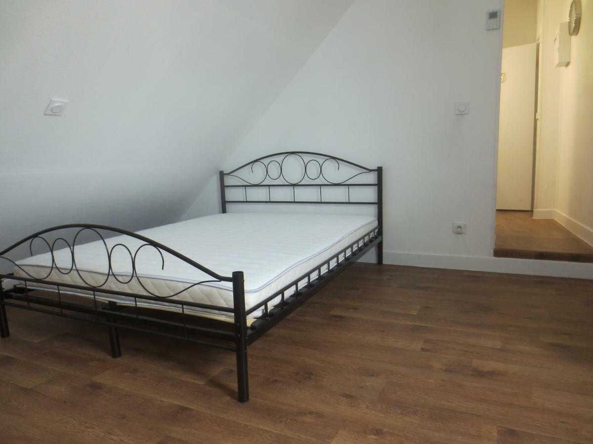 Appartements Et Studios Meubles Au Centre Ville D'Ouzouer Sur Loire 외부 사진