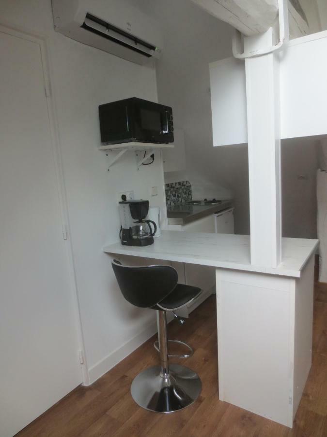 Appartements Et Studios Meubles Au Centre Ville D'Ouzouer Sur Loire 외부 사진