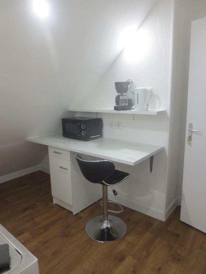 Appartements Et Studios Meubles Au Centre Ville D'Ouzouer Sur Loire 외부 사진