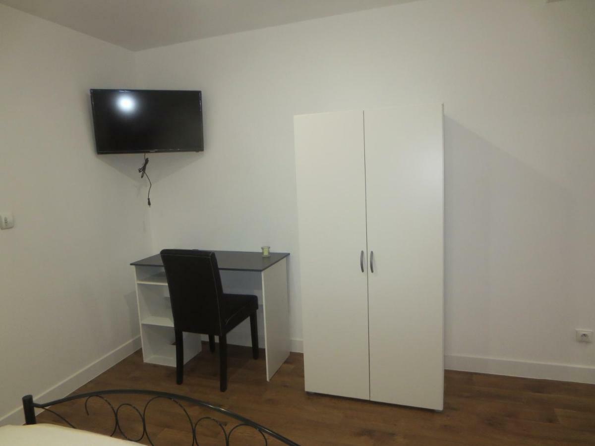 Appartements Et Studios Meubles Au Centre Ville D'Ouzouer Sur Loire 외부 사진