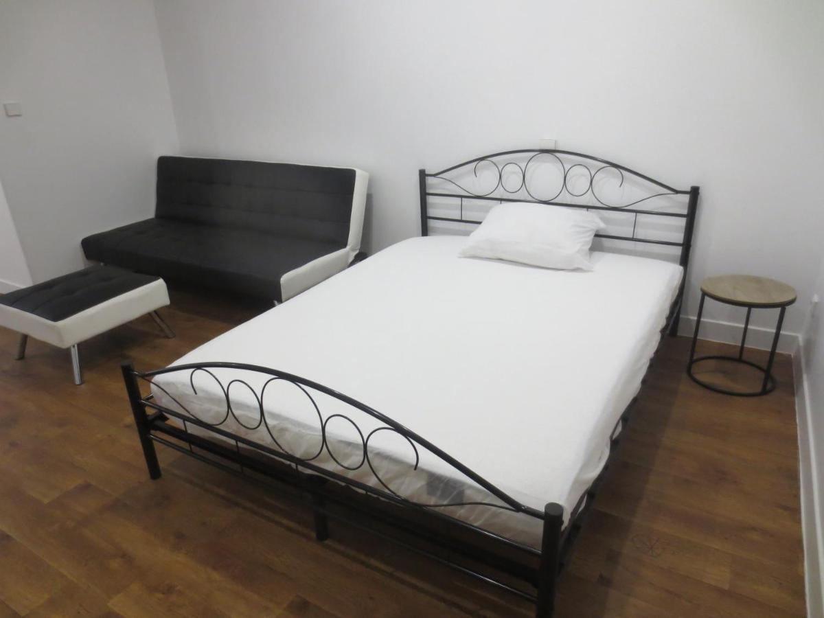 Appartements Et Studios Meubles Au Centre Ville D'Ouzouer Sur Loire 외부 사진